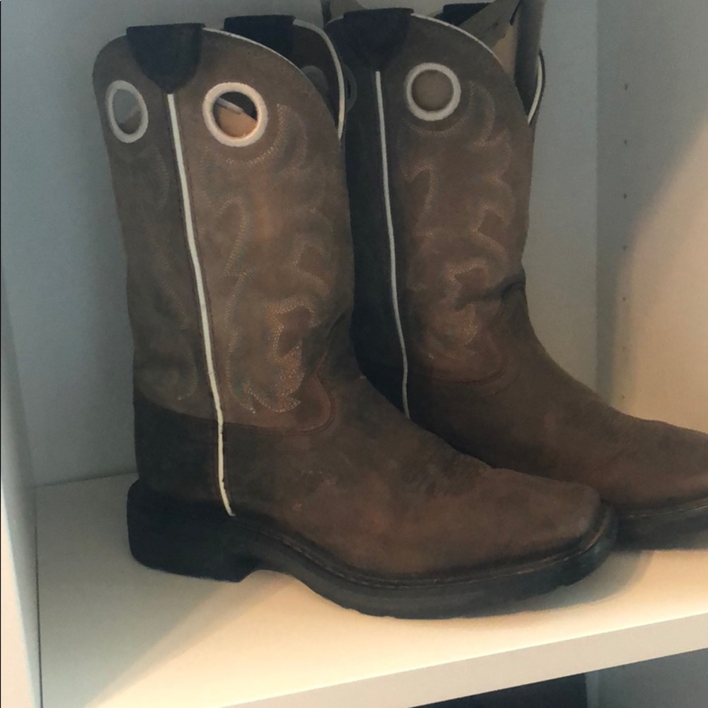 Boys Ariat Boots size 2